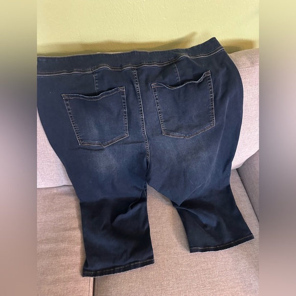 Dark Blue Denim Women's Capris - Picture 3 of 3